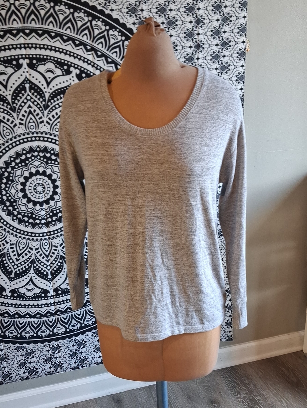 GAP Heather Light Gray Long Sleeve Scoop Neck Top